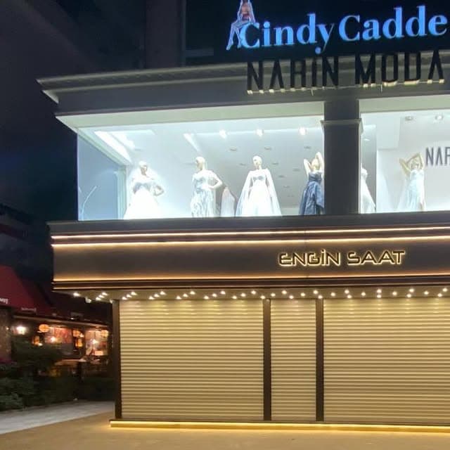 Cindy Cadde ve Engin Saat mağazaları için ışıklı tabela uygulaması